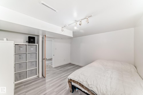 9221 110 Avenue, Edmonton, AB - Indoor Photo Showing Bedroom