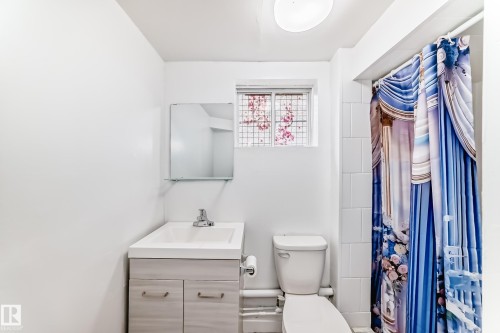9221 110 Avenue, Edmonton, AB - Indoor Photo Showing Bathroom
