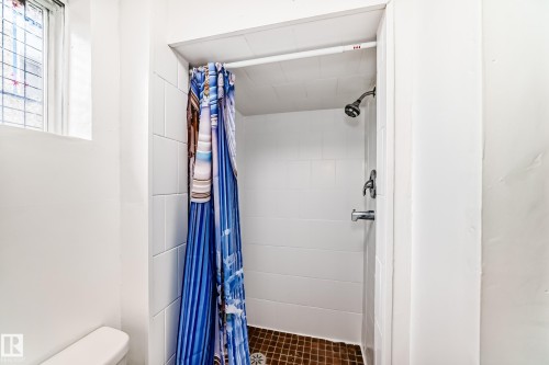 9221 110 Avenue, Edmonton, AB - Indoor Photo Showing Bathroom