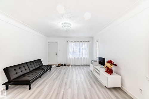 9221 110 Avenue, Edmonton, AB - Indoor Photo Showing Other Room