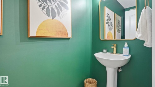 11816 13 Avenue, Edmonton, AB - Indoor Photo Showing Bathroom