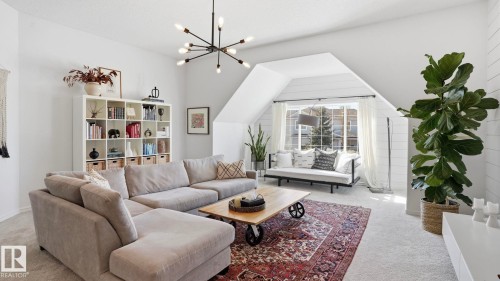 11816 13 Avenue, Edmonton, AB - Indoor Photo Showing Living Room