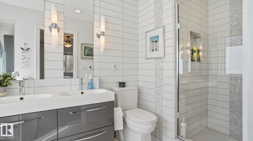 11816 13 Avenue, Edmonton, AB - Indoor Photo Showing Bathroom