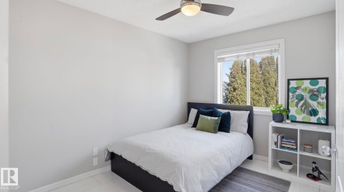 11816 13 Avenue, Edmonton, AB - Indoor Photo Showing Bedroom