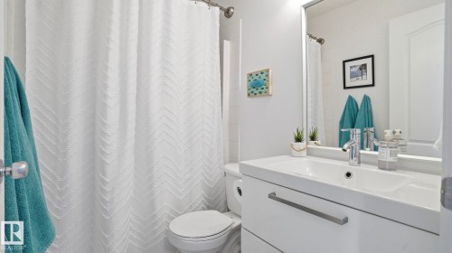 11816 13 Avenue, Edmonton, AB - Indoor Photo Showing Bathroom