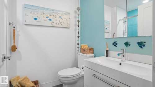 11816 13 Avenue, Edmonton, AB - Indoor Photo Showing Bathroom