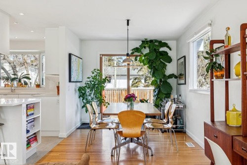15608 75 Avenue, Edmonton, AB - Indoor Photo Showing Dining Room