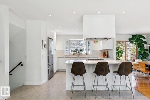 15608 75 Avenue, Edmonton, AB - Indoor Photo Showing Kitchen With Upgraded Kitchen