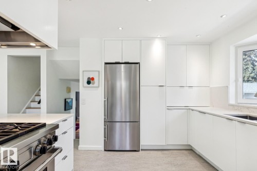 15608 75 Avenue, Edmonton, AB - Indoor Photo Showing Kitchen With Upgraded Kitchen