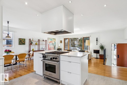 15608 75 Avenue, Edmonton, AB - Indoor Photo Showing Kitchen