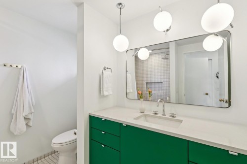 15608 75 Avenue, Edmonton, AB - Indoor Photo Showing Bathroom