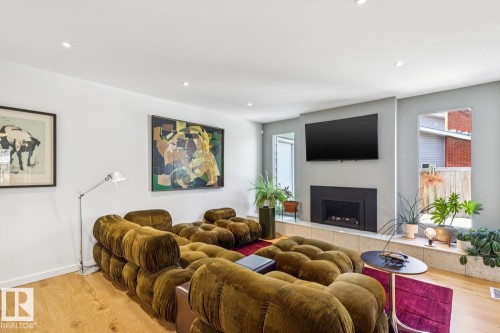 15608 75 Avenue, Edmonton, AB - Indoor Photo Showing Living Room With Fireplace