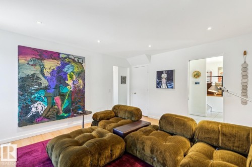 15608 75 Avenue, Edmonton, AB - Indoor Photo Showing Living Room