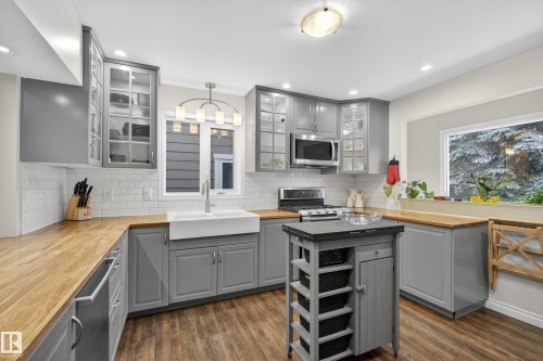10328 76 Street, Edmonton, AB - Indoor Photo Showing Kitchen