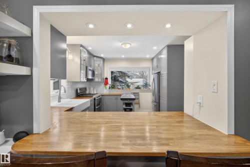 10328 76 Street, Edmonton, AB - Indoor