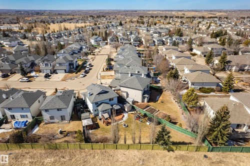 The property is situated within a residential neighborhood featuring paved streets and houses with gray shingled roofs - 442 Hunters Green, Edmonton, AB - Outdoor With View