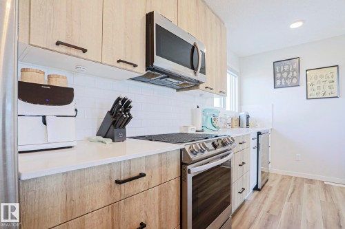 1274 Aster Boulevard, Edmonton, AB - Indoor Photo Showing Kitchen