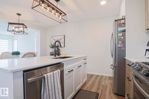 1274 Aster Boulevard, Edmonton, AB - Indoor Photo Showing Kitchen With Upgraded Kitchen