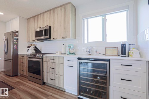 1274 Aster Boulevard, Edmonton, AB - Indoor Photo Showing Kitchen With Upgraded Kitchen