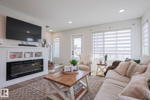 1274 Aster Boulevard, Edmonton, AB - Indoor Photo Showing Living Room