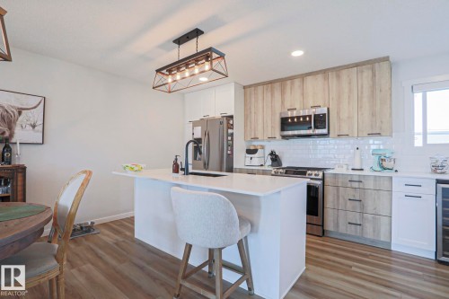 1274 Aster Boulevard, Edmonton, AB - Indoor Photo Showing Kitchen With Upgraded Kitchen
