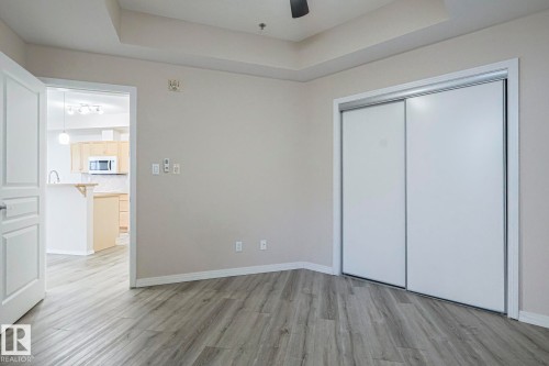 100 4835 104A Street Nw, Edmonton, AB - Indoor Photo Showing Other Room