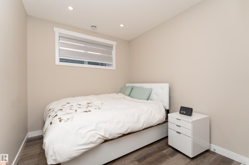 Bedroom 3 - 6193 Carr Road, Edmonton, AB - Indoor Photo Showing Bedroom