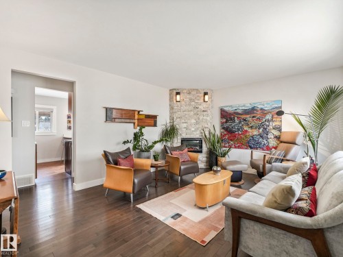 9615 159 Street, Edmonton, AB - Indoor Photo Showing Living Room