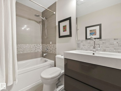 9615 159 Street, Edmonton, AB - Indoor Photo Showing Bathroom