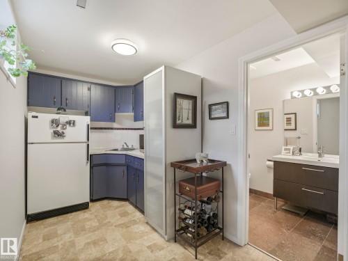 9615 159 Street, Edmonton, AB - Indoor Photo Showing Kitchen