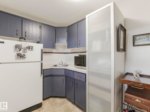 9615 159 Street, Edmonton, AB - Indoor Photo Showing Kitchen