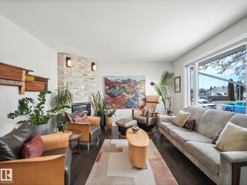 9615 159 Street, Edmonton, AB - Indoor Photo Showing Living Room