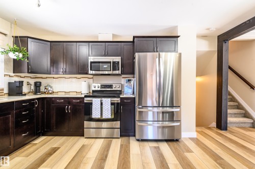 10 Glenhaven Crescent, St. Albert, AB - Indoor Photo Showing Kitchen