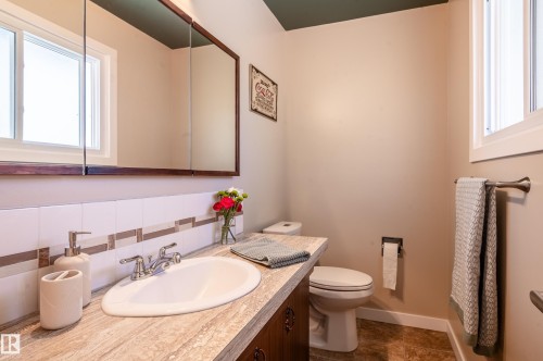10 Glenhaven Crescent, St. Albert, AB - Indoor Photo Showing Bathroom