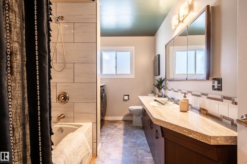 10 Glenhaven Crescent, St. Albert, AB - Indoor Photo Showing Bathroom