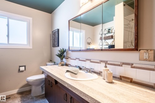 10 Glenhaven Crescent, St. Albert, AB - Indoor Photo Showing Bathroom