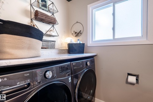 10 Glenhaven Crescent, St. Albert, AB - Indoor Photo Showing Laundry Room
