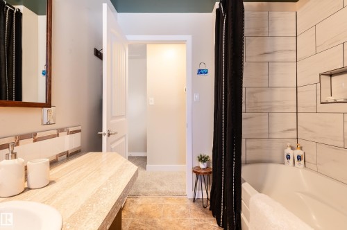 10 Glenhaven Crescent, St. Albert, AB - Indoor Photo Showing Bathroom