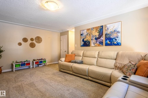 10 Glenhaven Crescent, St. Albert, AB - Indoor Photo Showing Living Room