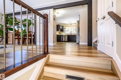 10 Glenhaven Crescent, St. Albert, AB - Indoor Photo Showing Other Room