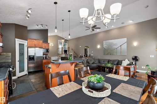 134 Fraser Way, Edmonton, AB - Indoor Photo Showing Dining Room