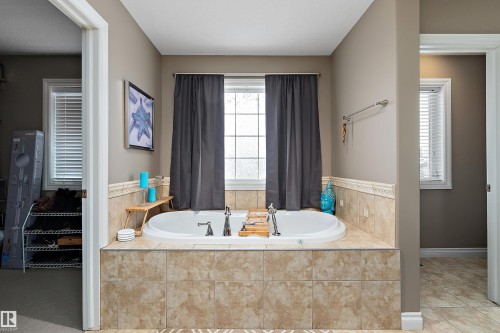 134 Fraser Way, Edmonton, AB - Indoor Photo Showing Bathroom