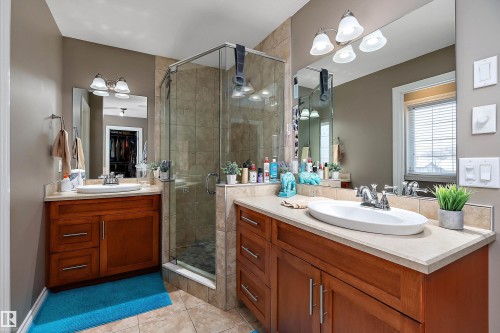 134 Fraser Way, Edmonton, AB - Indoor Photo Showing Bathroom