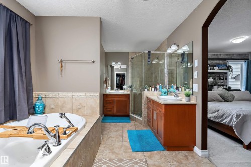 134 Fraser Way, Edmonton, AB - Indoor Photo Showing Bathroom