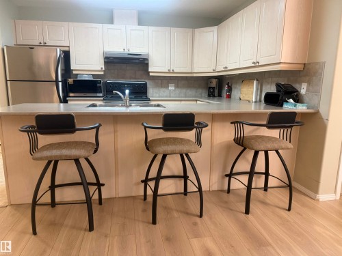 315 592 Hooke Road Nw, Edmonton, AB - Indoor Photo Showing Kitchen