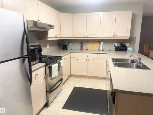 315 592 Hooke Road Nw, Edmonton, AB - Indoor Photo Showing Kitchen With Double Sink