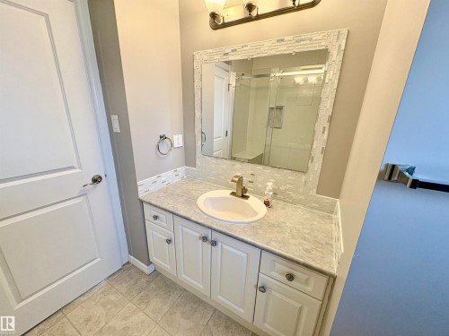 11424 164 Avenue, Edmonton, AB - Indoor Photo Showing Bathroom