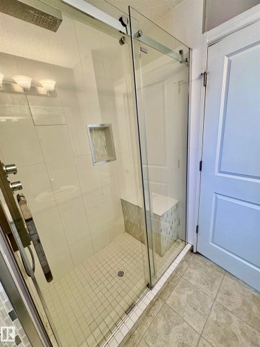 11424 164 Avenue, Edmonton, AB - Indoor Photo Showing Bathroom