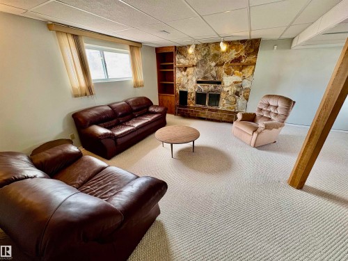 11424 164 Avenue, Edmonton, AB - Indoor With Fireplace