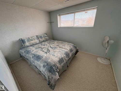 11424 164 Avenue, Edmonton, AB - Indoor Photo Showing Bedroom